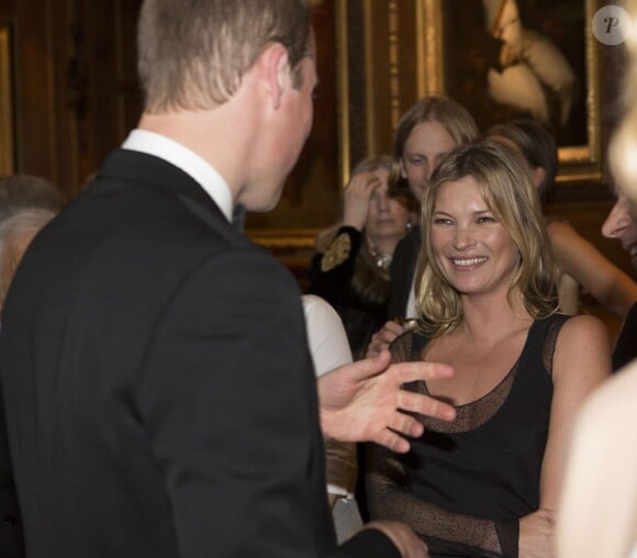 Kate Moss toute chose devant le prince William, le 13 mai 2014 au château de Windsor, lors d'une soirée de bienfaisance au profit du Royal Marsden Hospital dont le duc de Cambridge est le président, organisée avec Ralph Lauren.