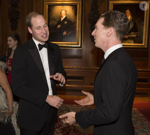 Le prince William discute avec Benedict Cumberbatch (Sherlock), le 13 mai 2014 au château de Windsor, lors d'une soirée de bienfaisance au profit du Royal Marsden Hospital dont le duc de Cambridge est le président, organisée avec Ralph Lauren.