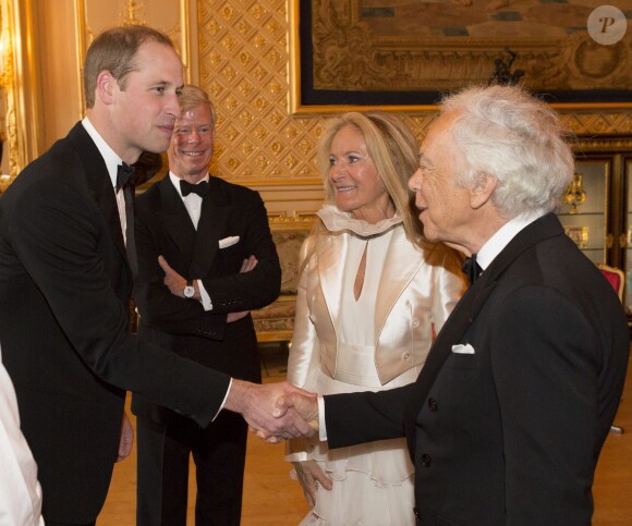 Le prince William avec Ralph Lauren et sa femme Ricky, le 13 mai 2014 au château de Windsor, lors d'une soirée de bienfaisance au profit du Royal Marsden Hospital dont le duc de Cambridge est le président et Ralph Lauren le généreux mécène.
