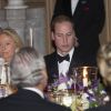 Le prince William à table, le 13 mai 2014 au château de Windsor, lors d'une soirée de bienfaisance au profit du Royal Marsden Hospital dont le duc de Cambridge est le président, organisée avec Ralph Lauren.