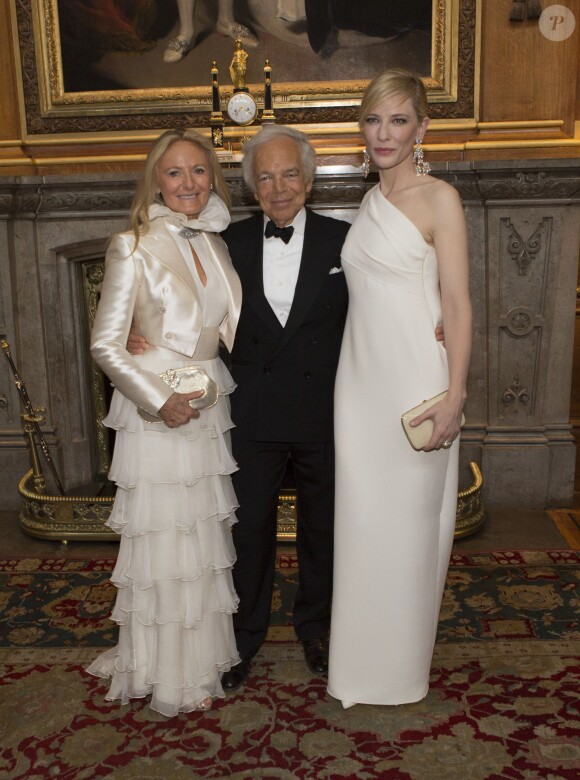 Ralph Lauren et sa femme Ricky avec Cate Blanchett, le 13 mai 2014 au château de Windsor, lors d'une soirée de bienfaisance au profit du Royal Marsden Hospital dont le duc de Cambridge est le président, organisée avec Ralph Lauren.