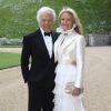 Ralph Lauren et sa femme Ricky posant à leur arrivée au château de Windsor, le 13 mai 2014, pour le gala au profit du Royal Marsden Hospital organisé par le prince William. Le couturier américain est le mécène d'un nouveau service dédié au cancer du sein.