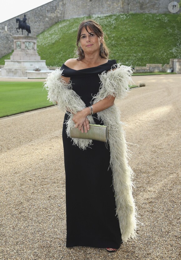 Alexandra Shulman de Vogue posant à son arrivée au château de Windsor, le 13 mai 2014, pour le gala au profit du Royal Marsden Hospital organisé par le prince William et Ralph Lauren.