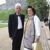 Nicky Haslam et Suzy Menkes posant à leur arrivée au château de Windsor, le 13 mai 2014, pour le gala au profit du Royal Marsden Hospital organisé par le prince William et Ralph Lauren.