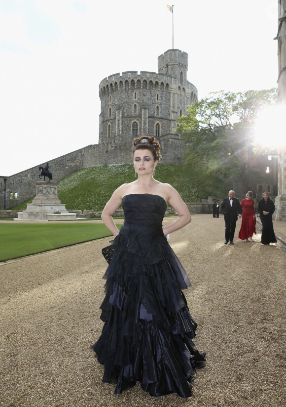 Helena Bonham Carter posant à son arrivée au château de Windsor, le 13 mai 2014, pour le gala au profit du Royal Marsden Hospital organisé par le prince William et Ralph Lauren.