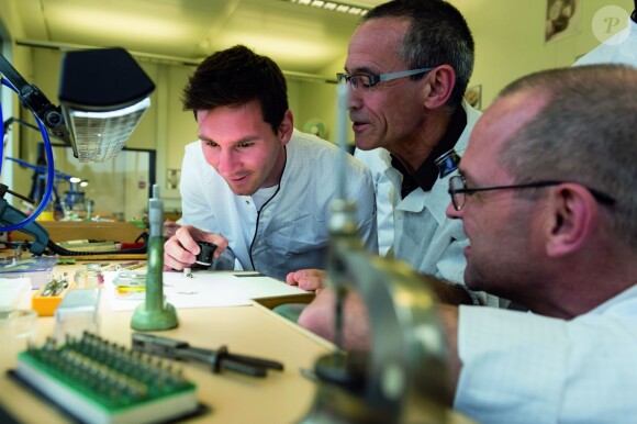 Lionel Messi, en visite dans les ateliers de la manufacture Audemars Piguet, à Brassus, le 5 mai 2014