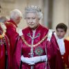 Elizabeth II en la cathédrale Saint Paul de Londres le 7 mars 2012 lors d'une cérémonie pour l'honneur de l'ordre de l'empire britannique (OBE)