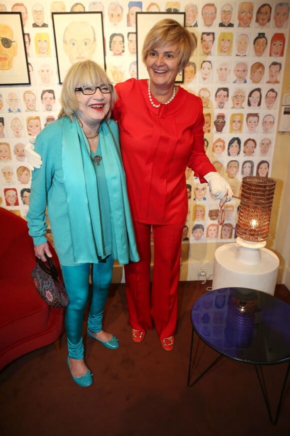 Susi Wyss et la princesse Gloria von Thurn und Taxis au vernissage de l'exposition "Voilà chéri !" de Gloria von Thurn und Taxis à la galerie du passage à Paris le 14 mai 2014.