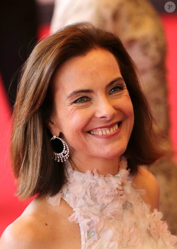 Carole Bouquet - Montée des marches du film "Grace de Monaco" pour l'ouverture du 67e Festival du film de Cannes le 14 mai 2014
