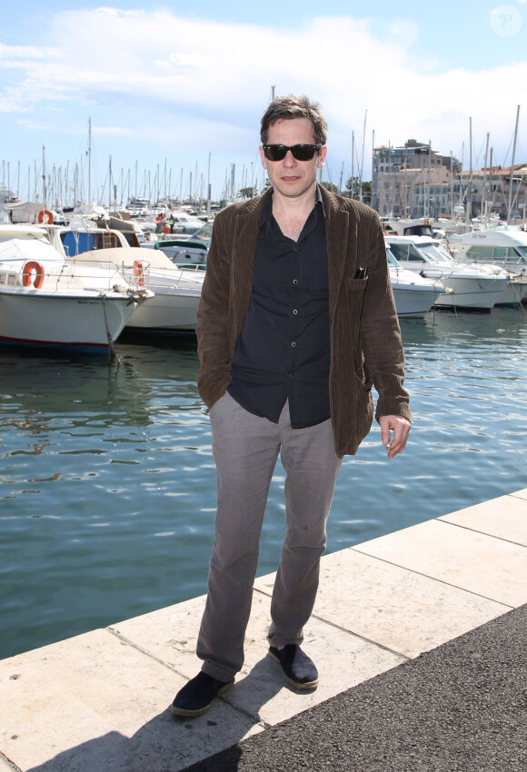 Exclusif - Mathieu Amalric pose sur la terrasse UniFrance à l'occasion du 67e Festival du Film de Cannes le 15 mai 2014.