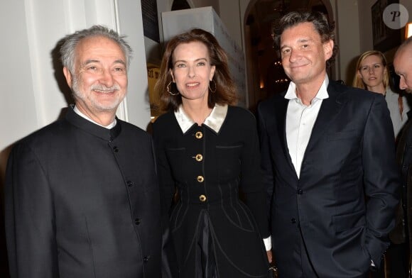 Jacques Attali, Carole Bouquet et son ami Philippe Sereys de Rothschild lors de la 4e édition du Gala "PlaNet Finance" au Carlton lors du 67e festival international du film de Cannes le 15 mai 2014