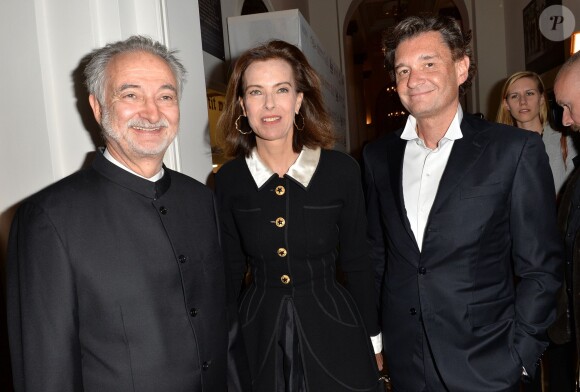 Jacques Attali, Carole Bouquet et Philippe Sereys de Rothschild lors de la 4ème édition du Gala "PlaNet Finance" au Carlton lors du 67ème festival international du film de Cannes le 15 mai 2014
