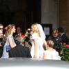 Cara Delevingne et sa soeur Chloé lors du mariage de Poppy Delevingne et James Cook en l'église St Paul à Londres, le 16 mai 2014.