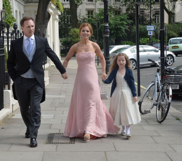 Geri Halliwell, son compagnon Christina Horner et sa fille Bluebell se rendent au mariage de Poppy Delevingne et de James Cook en l'église de "St Paul's" à Londres, le 16 mai 2014.