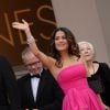 Salma Hayek (robe Yves Saint Laurent), Roger Allers, Joan Sfar, Paul Brizzi, Gaetan Brizzi lors de la montée des marches du film Saint Laurent et l'hommage au cinéma d'animation au Festival de Cannes le 17 mai 2014