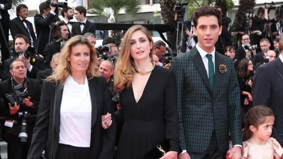 Cannes 2014 : Julie Gayet radieuse au côté de Valentina, la fille de Salma Hayek