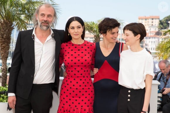 Sam Louwyck, Monica Bellucci, Alice Rohrwacher et Alba Rohrwacher - Photocall du film "Le Meraviglie" (Les Merveilles) lors du 67e Festival international du film de Cannes, le 18 mai 2014