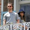 Matthew McConaughey et sa femme Camila Alves - Brad Pitt et Matthew McConaughey s'amusent à se lancer un ballon de foot américain de leurs balcons respectifs à la Nouvelle Orléans, le 17 mai2014.