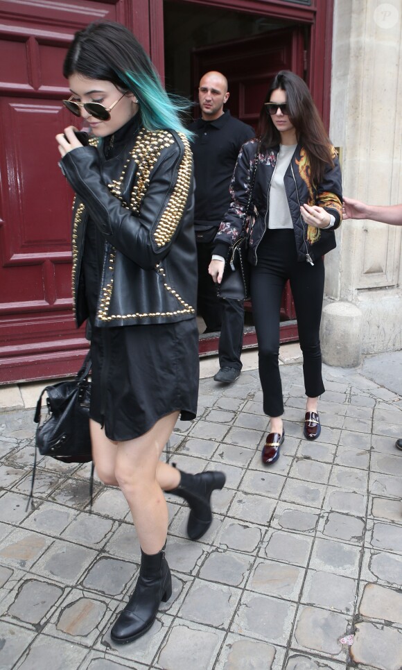 Kendall Jenner - Le clan Kardashian sortant de la résidence hôtelière où logent Kim Kardashian et Kanye West - Paris 20 mai 2014