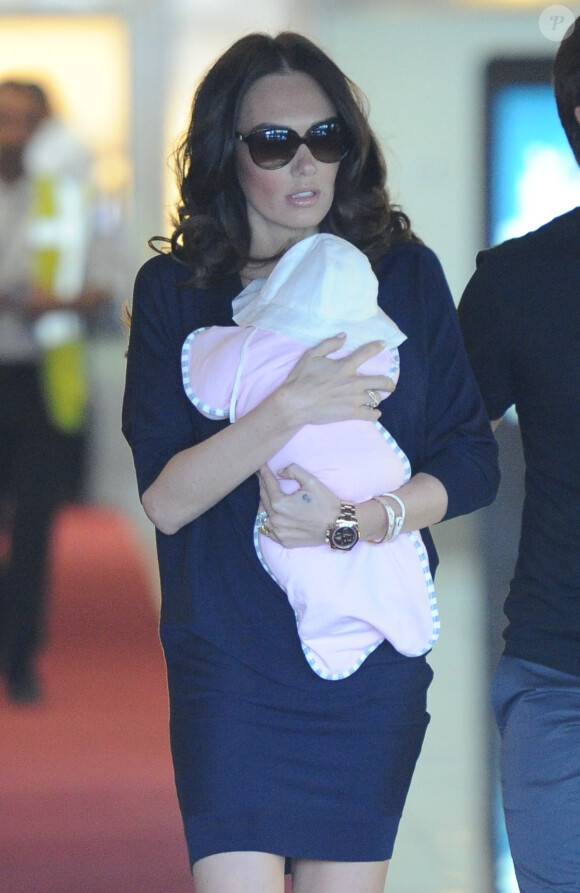 Tamara Ecclestone et sa petite fille Sophia débarquent à Cannes le 20 mai 2014
