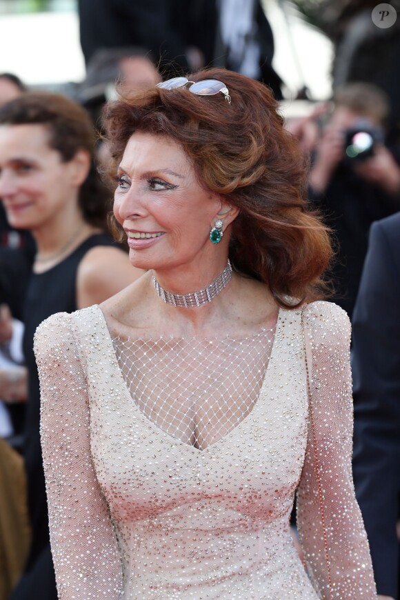 La bellissima Sophia Loren - Montée des marches du film "Deux jours, une nuit" lors du 67e Festival du film de Cannes, le 20 mai 2014.