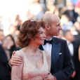 L'actrice Sophia Loren et son fils Edoardo Ponti - Montée des marches du film "Deux jours, une nuit" lors du 67e Festival du film de Cannes, le 20 mai 2014.