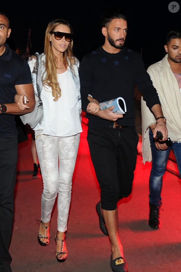 La belle Nabilla Benattia et son compagnon Thomas Vergara se promènent à Cannes à l'occasion du festival du film le 18 mai 2014