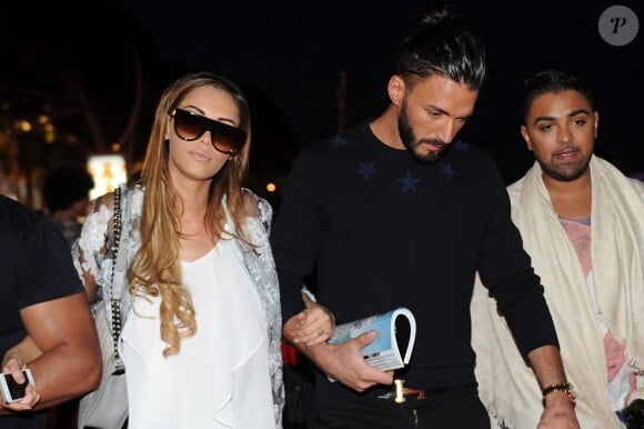 La belle Nabilla Benattia et son compagnon Thomas Vergara se promènent à Cannes à l'occasion du festival du film le 18 mai 2014
