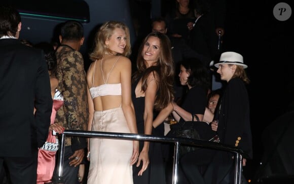Toni Garrn et Izabel Goulart assistent à la soirée organisée par Roberto Cavalli, sur le yacht Sirocco Douglas. Cannes, le 21 mai 2014.