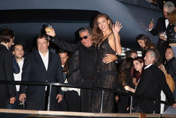 Roberto Cavalli et Irina Shayk assistent à la soirée organisée par le créateur italien, sur le yacht Sirocco Douglas. Cannes, le 21 mai 2014.
