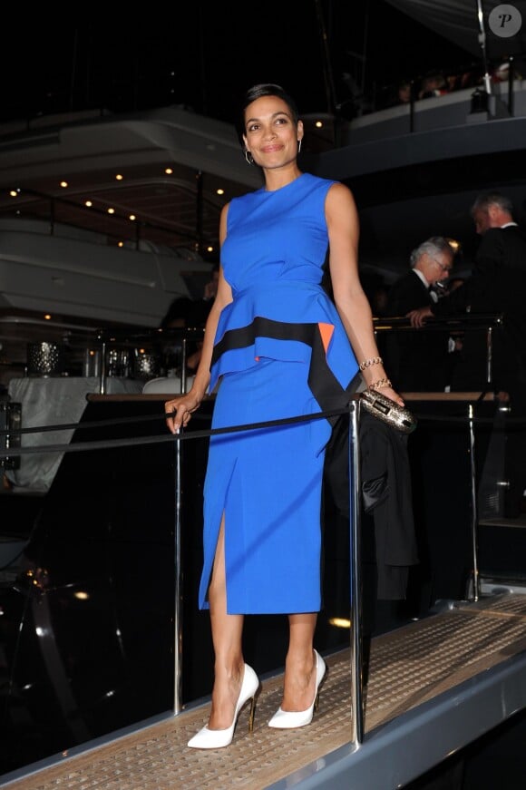 Rosario Dawson assiste à la soirée organisée par Roberto Cavalli, sur le yacht Sirocco Douglas. Cannes, le 21 mai 2014.