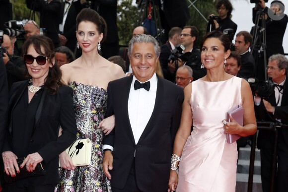 Chantal Lauby, Frédérique Bel, Christian Clavier et Isabelle De Araujo (Bijoux APM Monaco) - Montée des marches du film "Jimmy's Hall" lors du 67e Festival du film de Cannes le 22 mai 2014