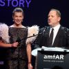 Milla Jovovich et Harvey Weinstein lors de la vente aux enchères du 21e gala de l'amfAR - Cinema Against AIDS à l'Eden Roc. Cap d'Antibes, le 22 mai 2014.