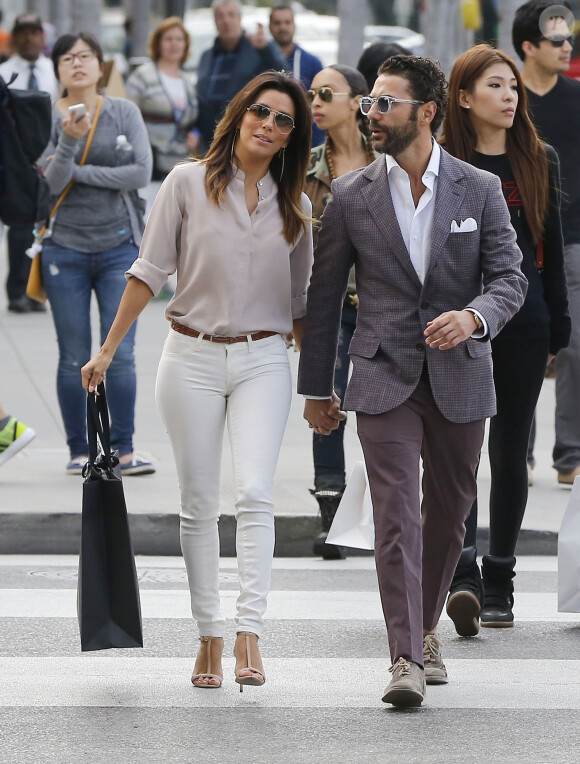 Eva Longoria et José Antonio Bastos à la sortie d'une boutique Barbara Bui à Beverly Hills, Los Angeles, le 22 mai 2014.