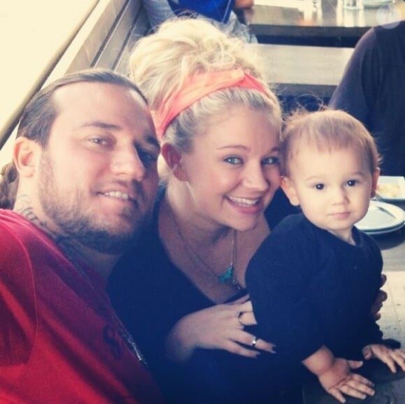 Tiffany Thornton, son mari Chris Carney et leur fils aîné Kenneth James, le 1er mars 2014.