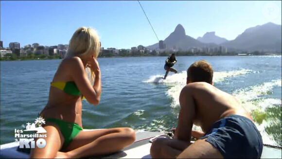 Ski nautique pour les Marseillais sur le lagon dans Les Marseillais à Rio, sur W9, le vendredi 23 mai 2014