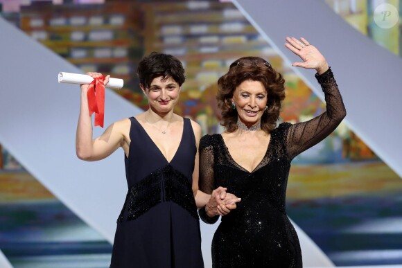 Alice Rohrwacher (Grand prix du jury pour "Les merveilles") et Sophia Loren - Cérémonie de clôture du 67e Festival du film de Cannes le 24 mai 2014.