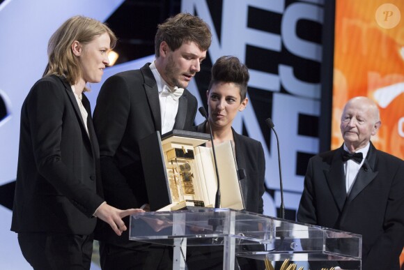 Claire Burger, Samuel Theis, Marie Amachoukeli (Prix Caméra d'Or pour "Party Girl") et Gilles Jacob - Cérémonie de clôture du 67e Festival du film de Cannes le 24 mai 2014.