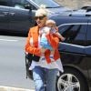 Gwen Stefani et son fils Apollo se rendent à une fête entre amis à Los Angeles. Le 25 mai 2014.