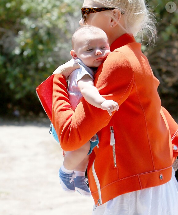 Gwen Stefani et son fils Apollo se rendent à une fête entre amis à Los Angeles, le 25 mai 2014.