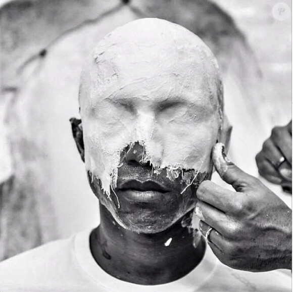 Pharrell Williams et Daniel Arsham dans les coulisses de la réalisation de leur oeuvre pour G I R L, dans la Salle de Bal de la Galerie Perrotin, Paris 3e.