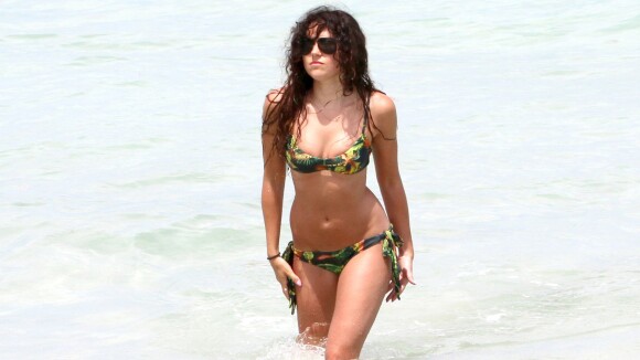 Eliza Doolittle : En bikini, la chanteuse se détend à la plage