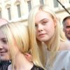 Dakota et Elle Fanning à Paris le 2 octobre 2013 pour le défilé Louis Vuitton lors de la Fashion Week. Les deux jeunes actrices descendraient du roi Edouard III d'Angleterre.