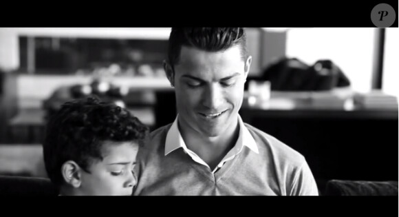 Cristiano Ronaldo et son petit Cristiano Jr., dans la dernière vidéo publiée par Tag Heuer dont il est l'ambassadeur, dans les coulisses de son shooting
