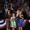 Barack Obama accompagnée de Michelle, Malia et Sasha, à Chicago le 6 novembre 2012.