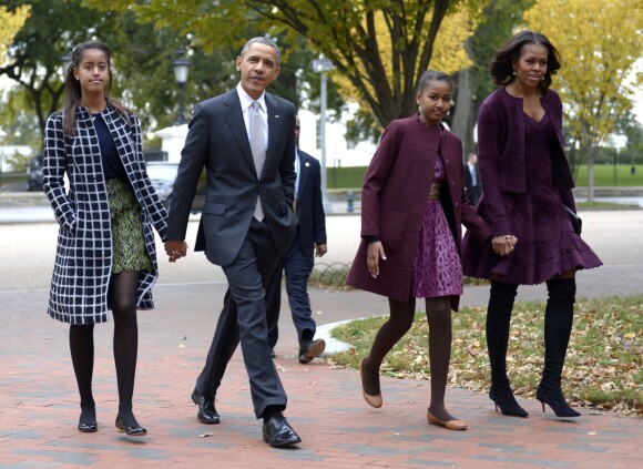 Barack Obama, Michelle Obama et leurs filles Malia Obama et Sasha Obama à Washington, le 27 octobre 2013.