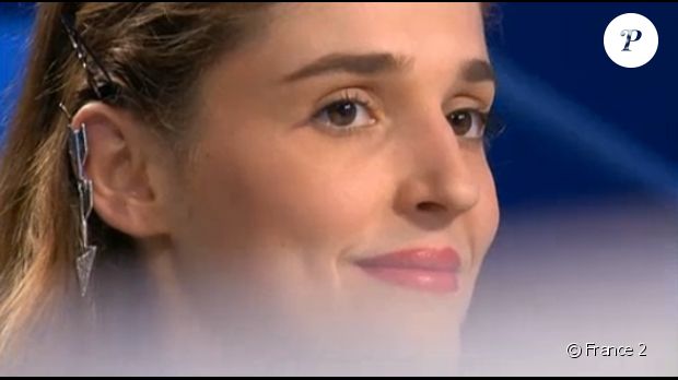 Lola Bessis évoque sa maman Daniela Lumbroso sur le plateau de On n&#039;est pas couché sur France 2, le 31 mai 2014.