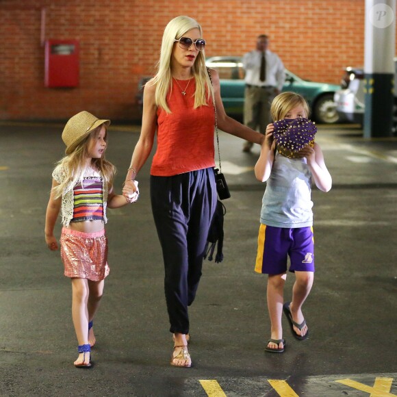 Tori Spelling et ses enfants à Beverly Hills le 30 mai 2014.