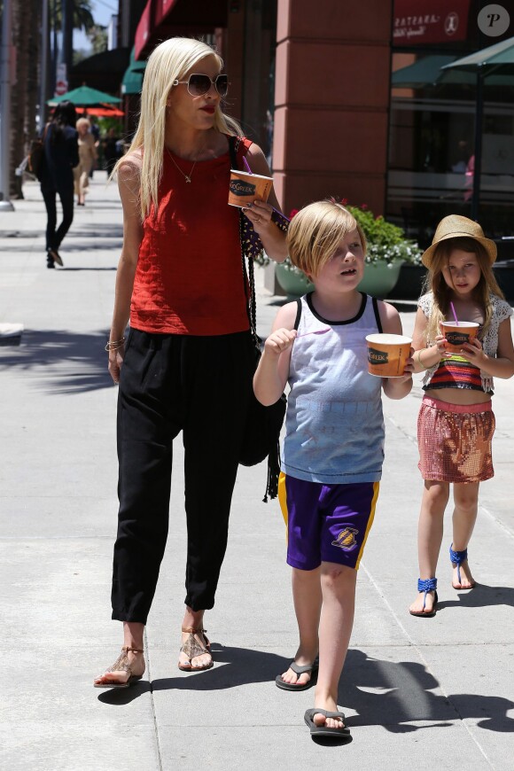 Tori Spelling et ses deux aînés à Beverly Hills le 30 mai 2014.