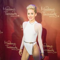 Miley Cyrus : La star cambriolée et une statue de cire (très sage) inaugurée
